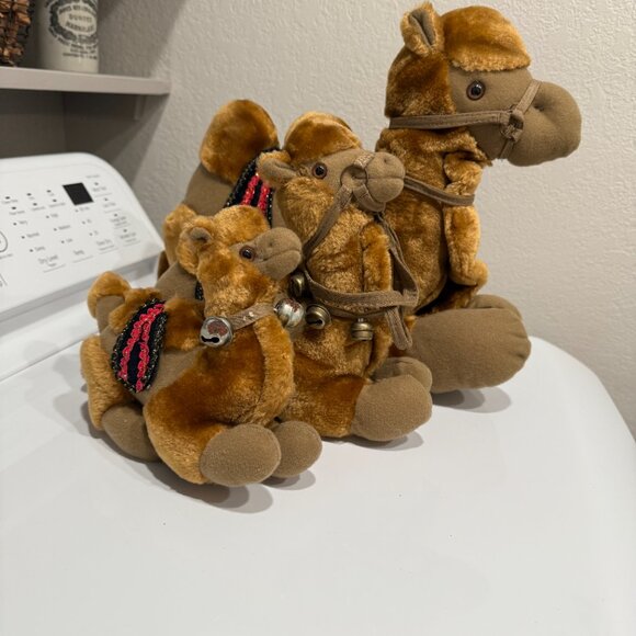 3 Vintage Plush Camels from Dubai - Picture 14 of 17